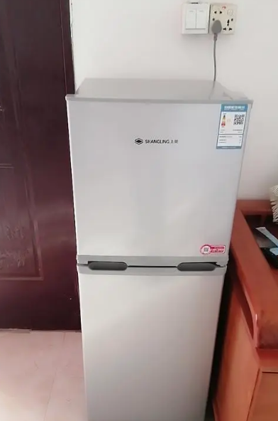 成都上菱冰箱嗡嗡响不停机维修